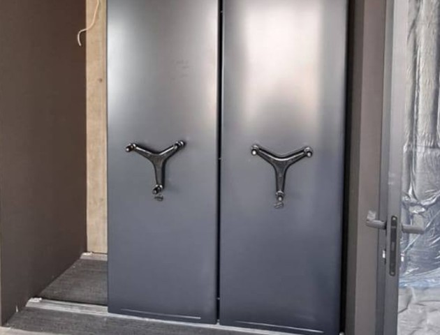 Офисные стеллажи с цветными дизайн панелями