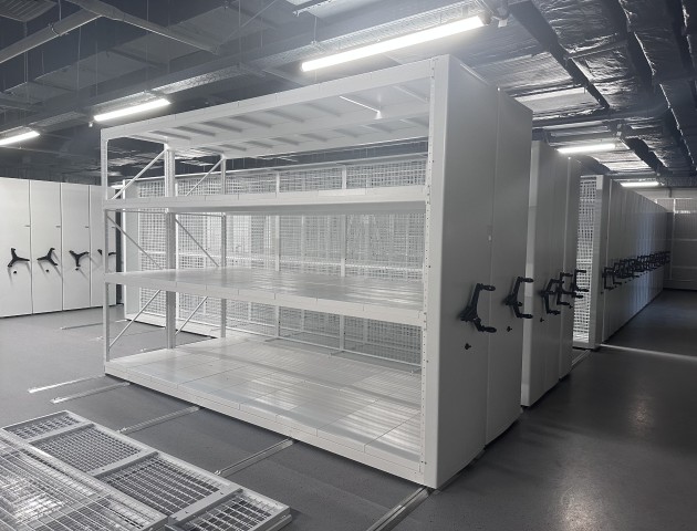 мобильные стеллажи для картин с сетками