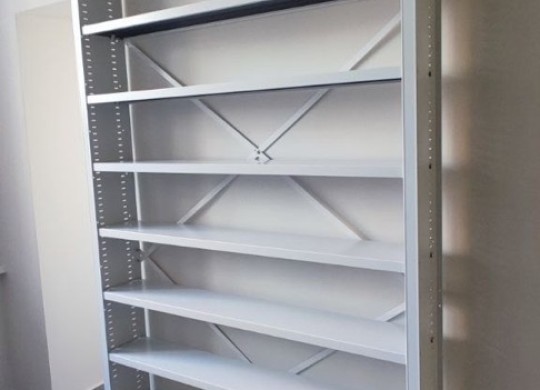 Узкий стационарный стеллаж